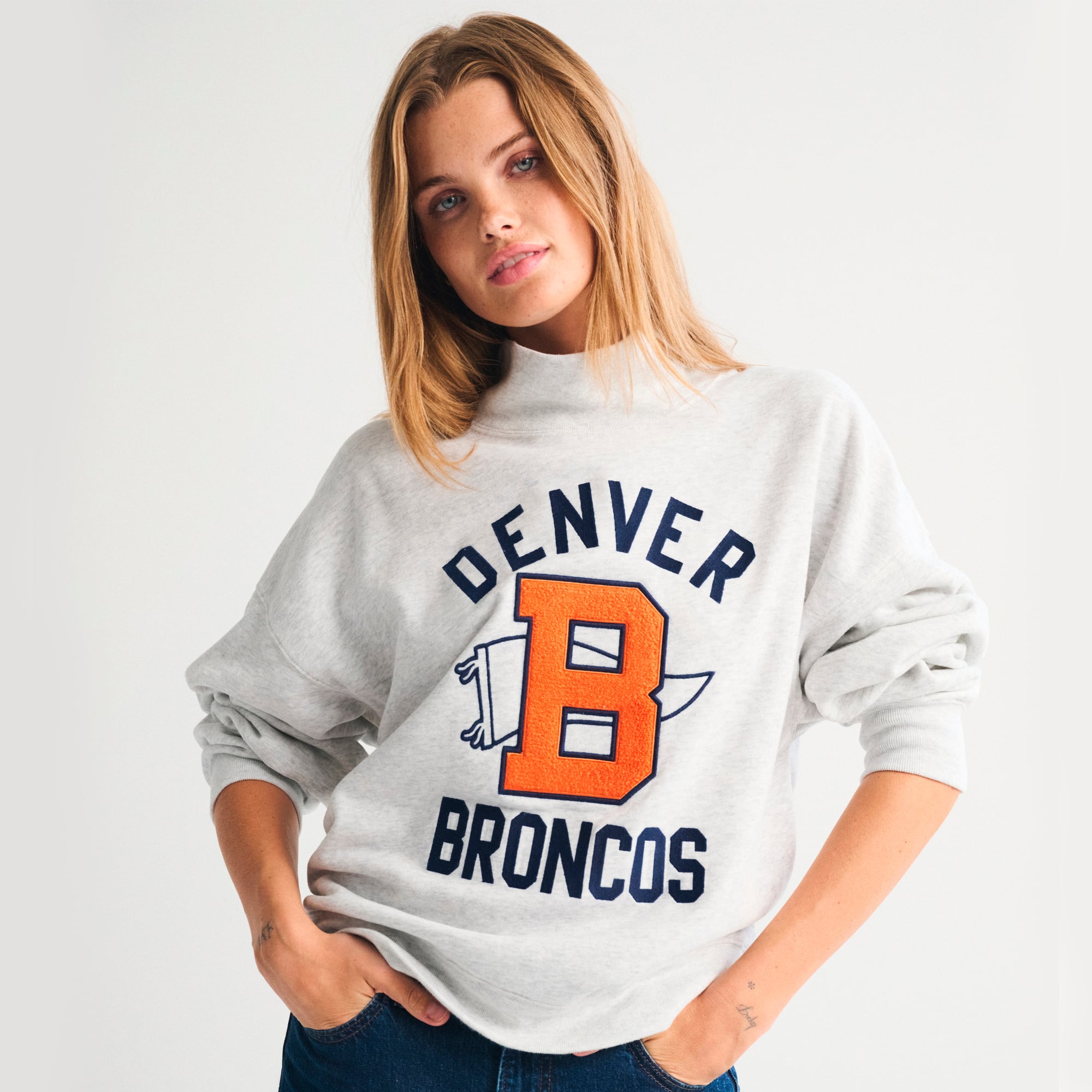 Damen-Sweatshirt von Abercrombie & Fitch, meliertes Grau, Denver Broncos Sonntag, Oversized-Stil, Stehkragen