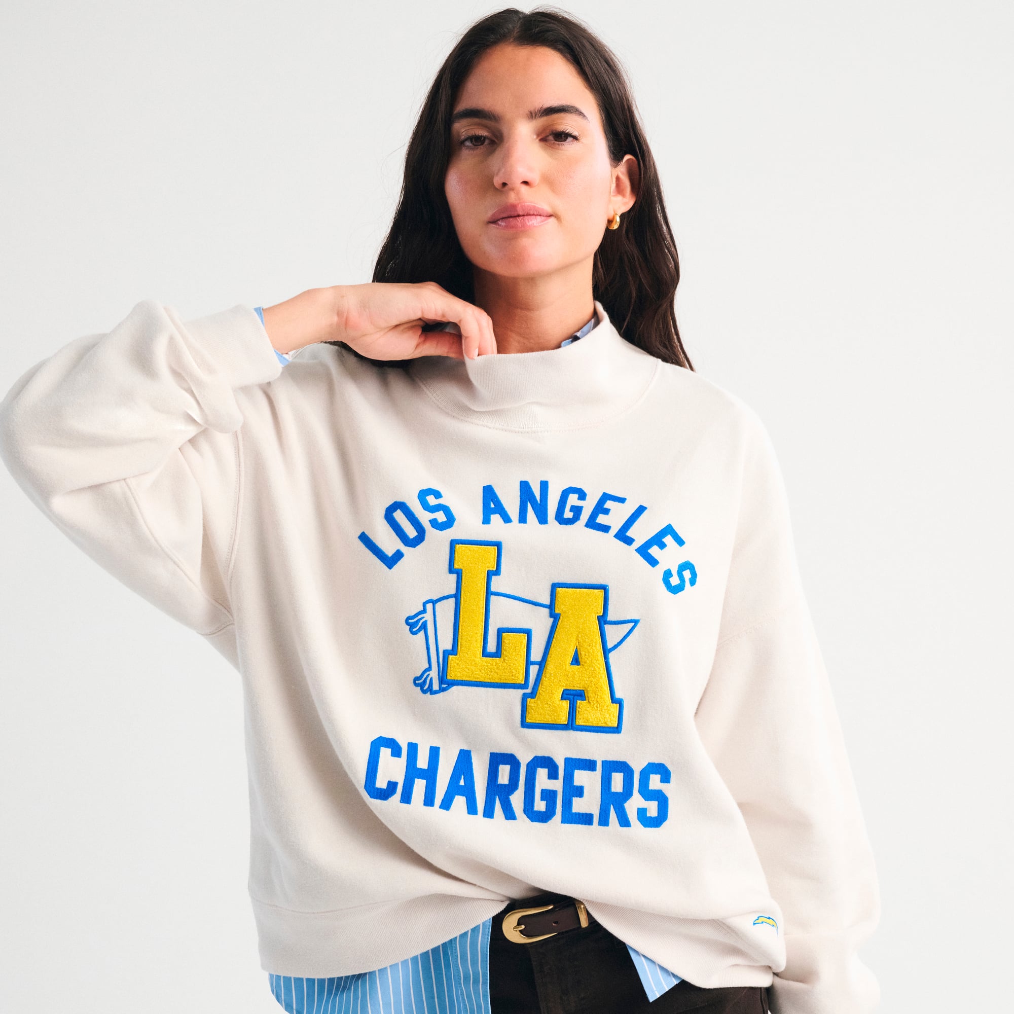 Damen-Sweatshirt von Abercrombie & Fitch in Creme mit Los Angeles Chargers-Motiv und Oversize-Ausschnitt