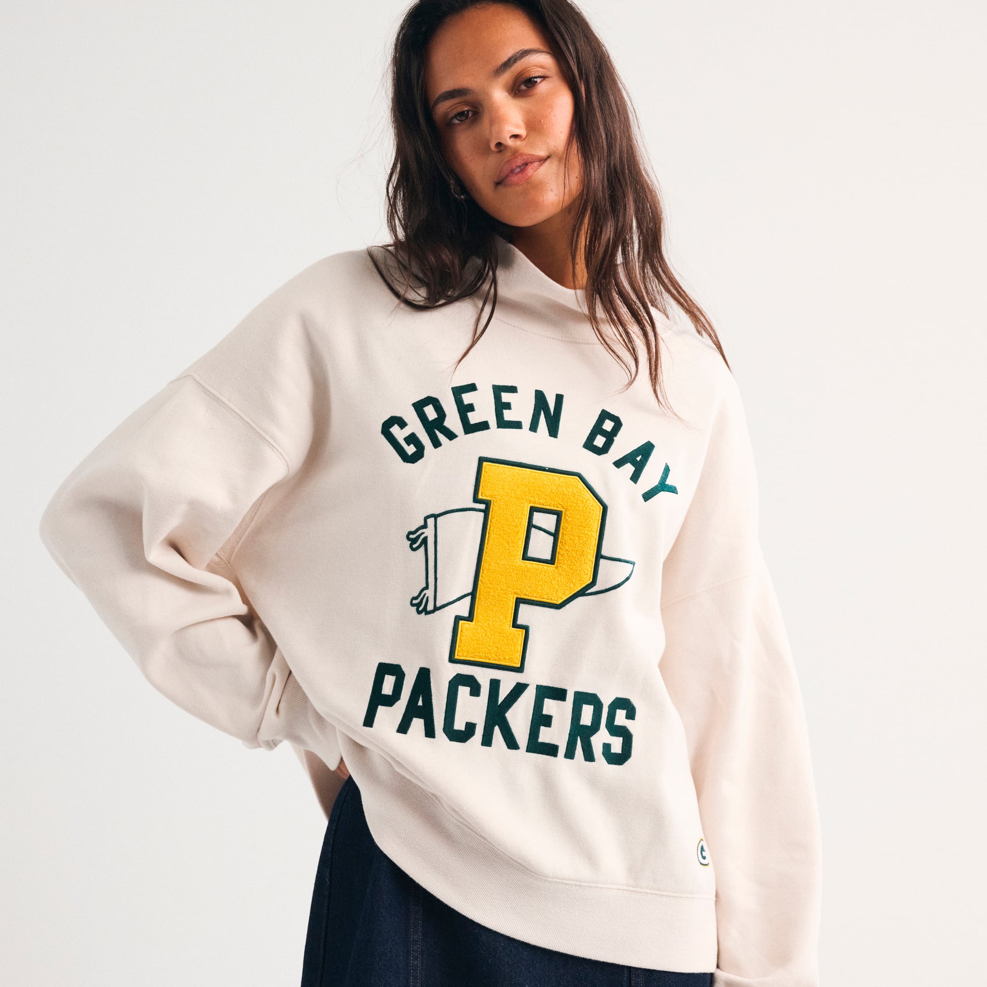 Sweat-shirt oversize à col cheminée Green Bay Packers pour femme, couleur crème, Abercrombie & Fitch