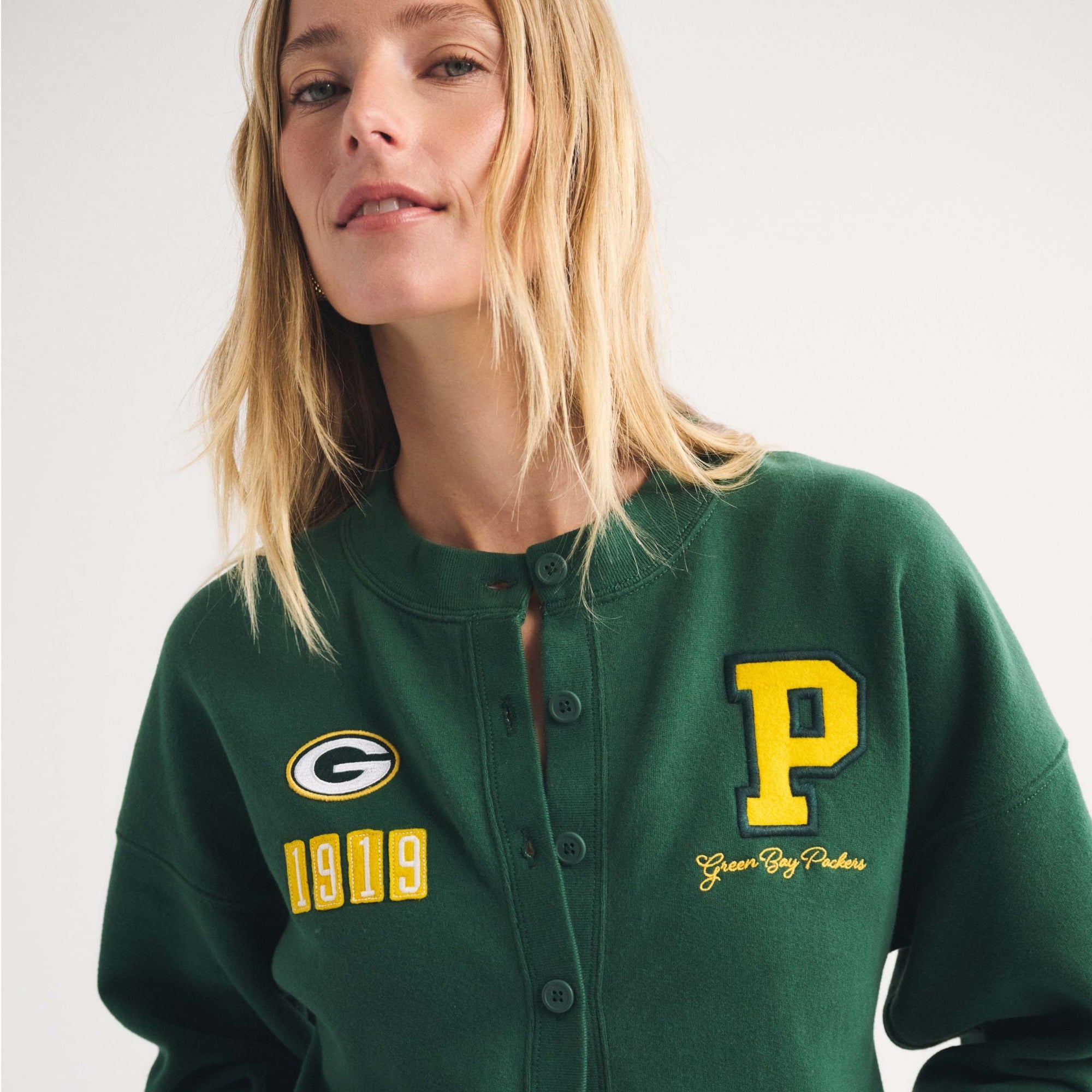 Abercrombie & Fitch Damen-Cardigan in Grün mit durchgehender Knopfleiste und Green Bay Packers-Logo