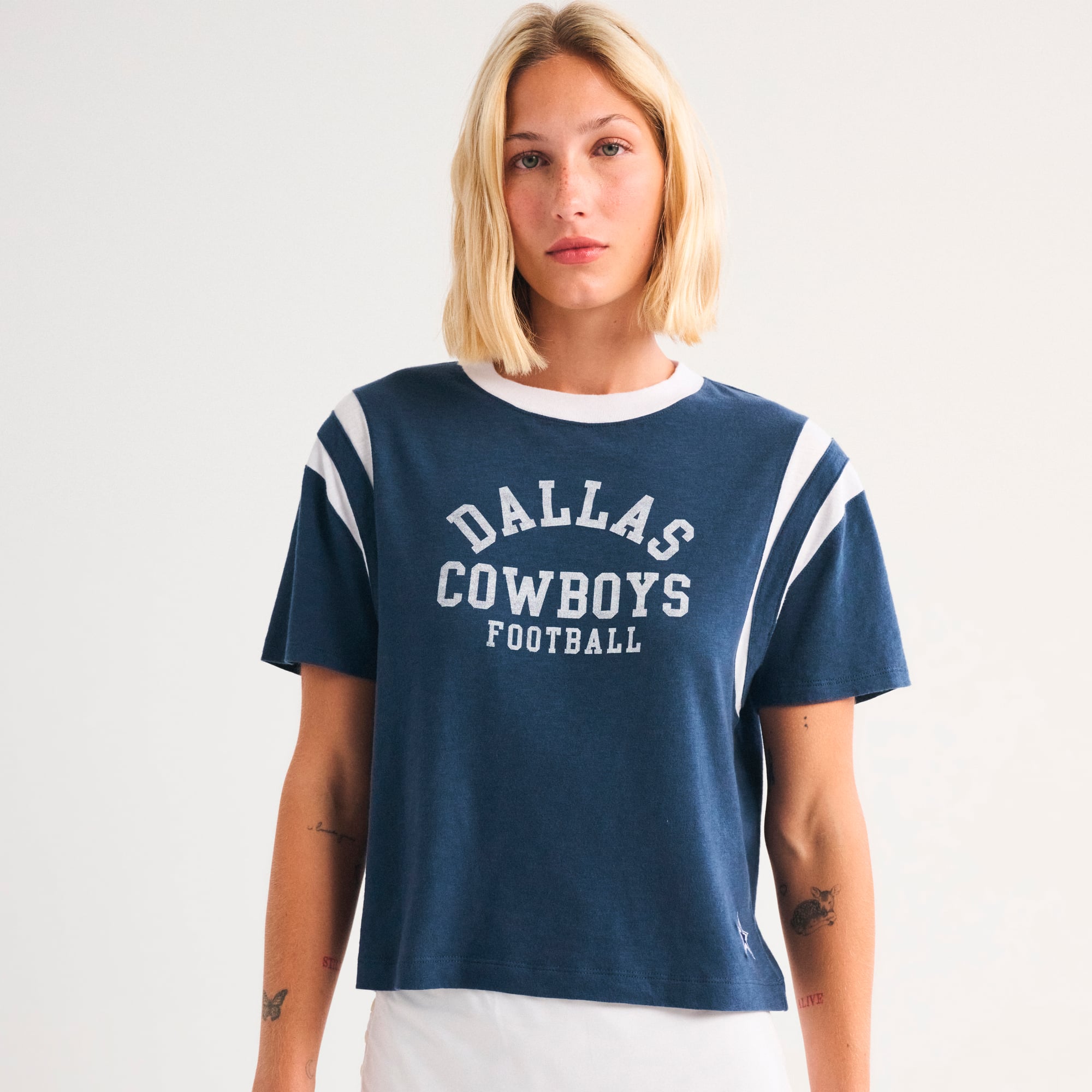 Damen-T-Shirt von Abercrombie & Fitch in Marineblau mit Dallas Cowboys-Logo