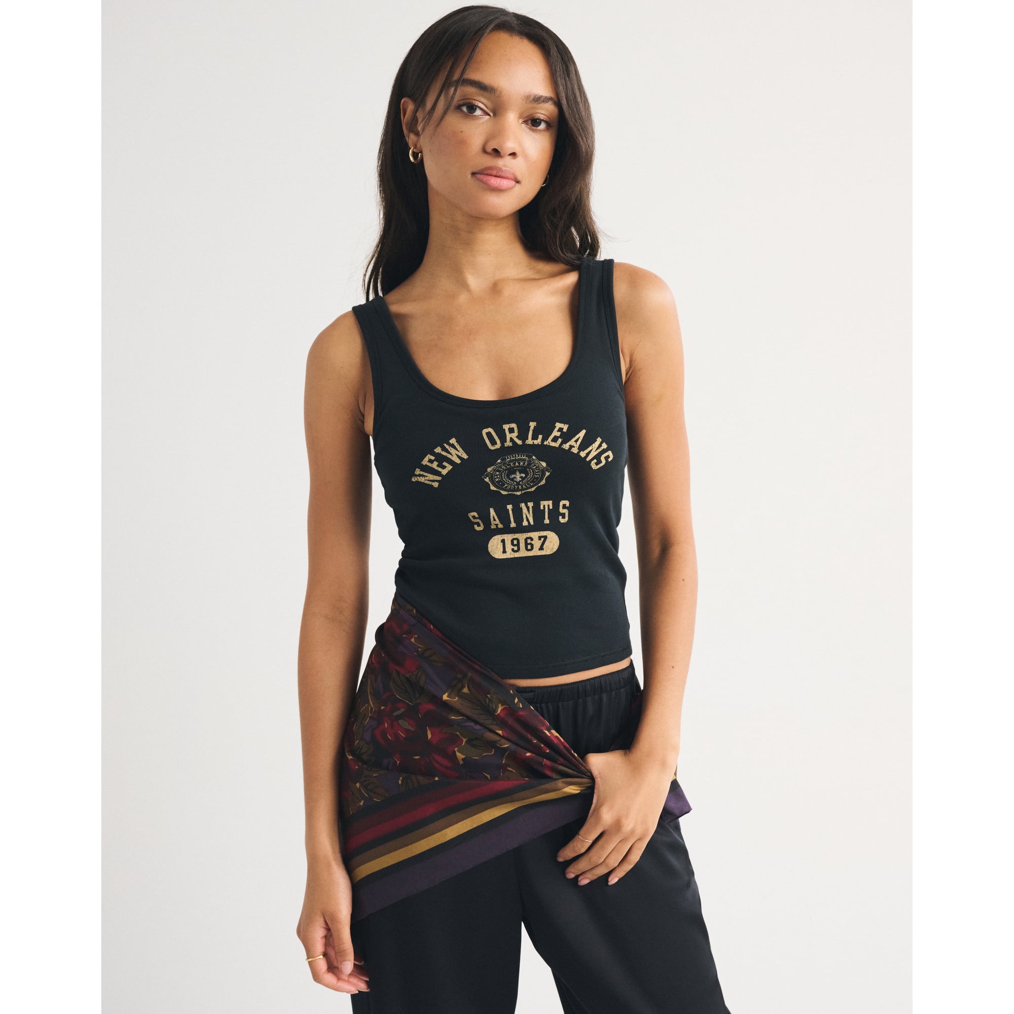 Schwarzes, trägerloses New Orleans Saints Tanktop von Abercrombie & Fitch für Damen mit Rundhalsausschnitt und ohne BH.