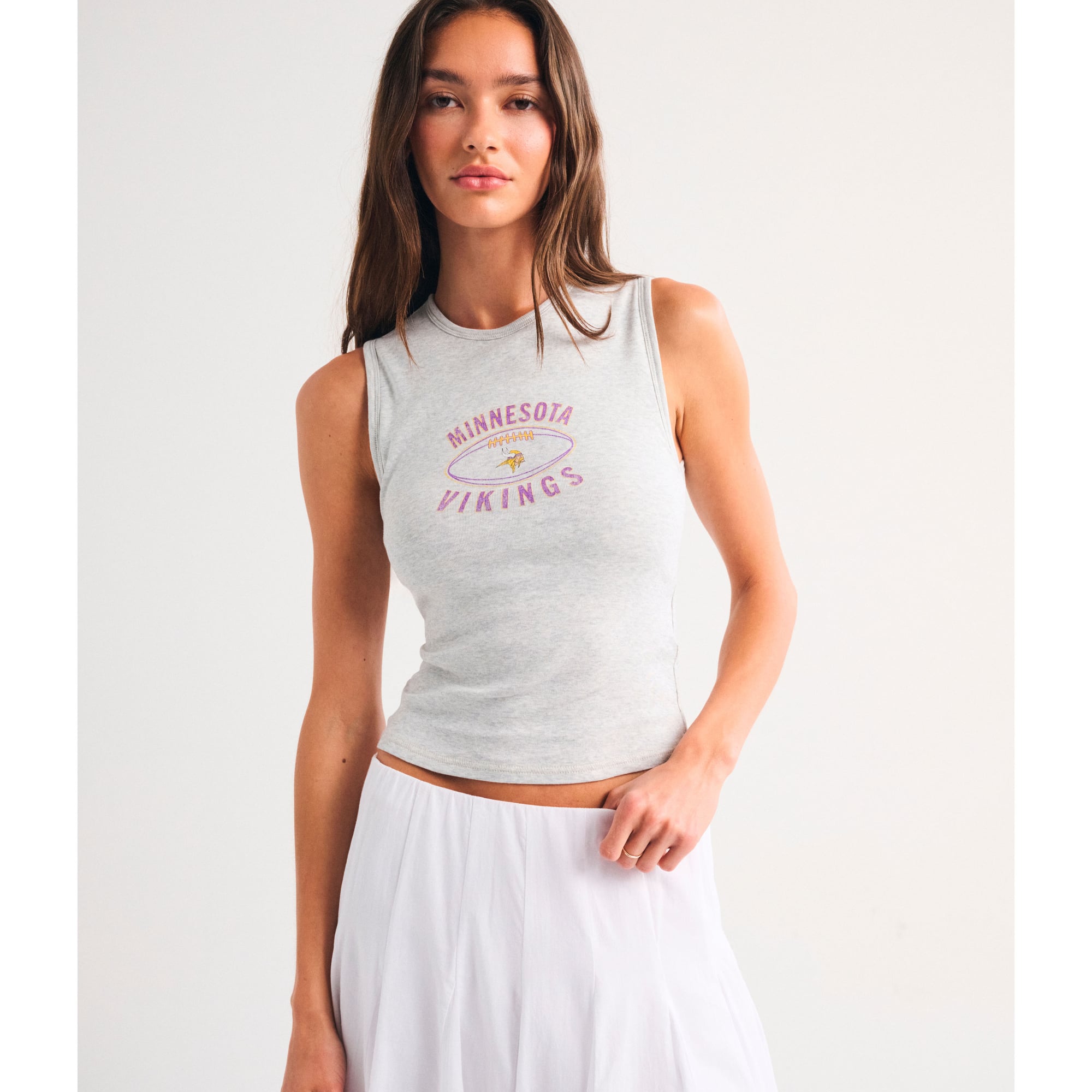 Abercrombie & Fitch Damen-Tanktop in Hellgrau mit Minnesota Vikings-Logo, ohne BH-Bezug und geripptem Stehkragen