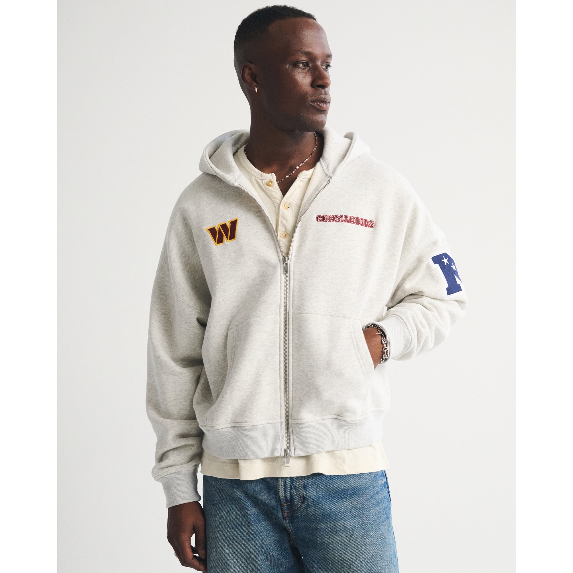 Abercrombie & Fitch Herren-Fleece-Kapuzenjacke mit durchgehendem Reißverschluss und grauem Washington Commanders-Motiv