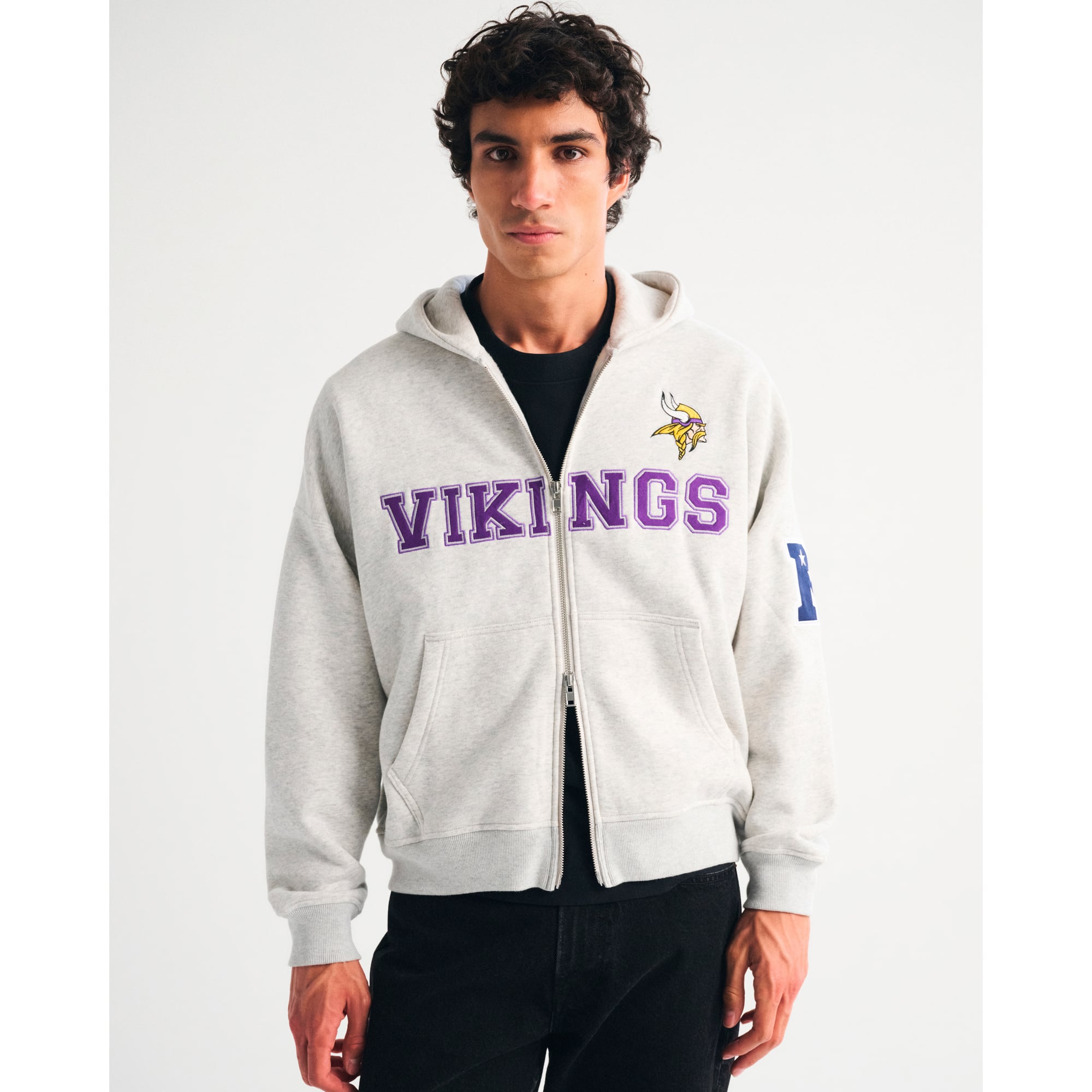Abercrombie & Fitch Herren-Fleece-Kapuzenpullover mit durchgehendem Reißverschluss und grauem Minnesota Vikings-Logo