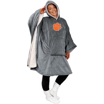 "Pegasus Clemson Tigers Team 50"" x 70"" Bloncho Sherpa Fan Cape"