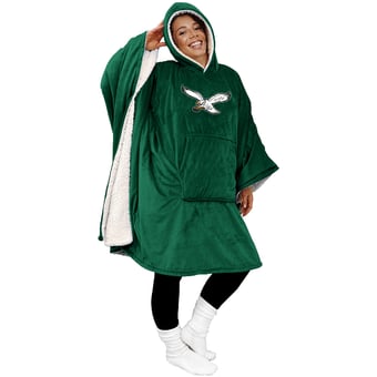 "Pegasus Philadelphia Eagles Team 50"" x 70"" Bloncho Sherpa Fan Cape"