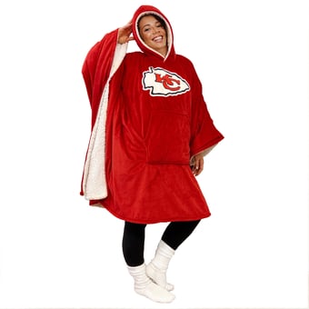 "Pegasus Kansas City Chiefs Team 50"" x 70"" Bloncho Sherpa Fan Cape"
