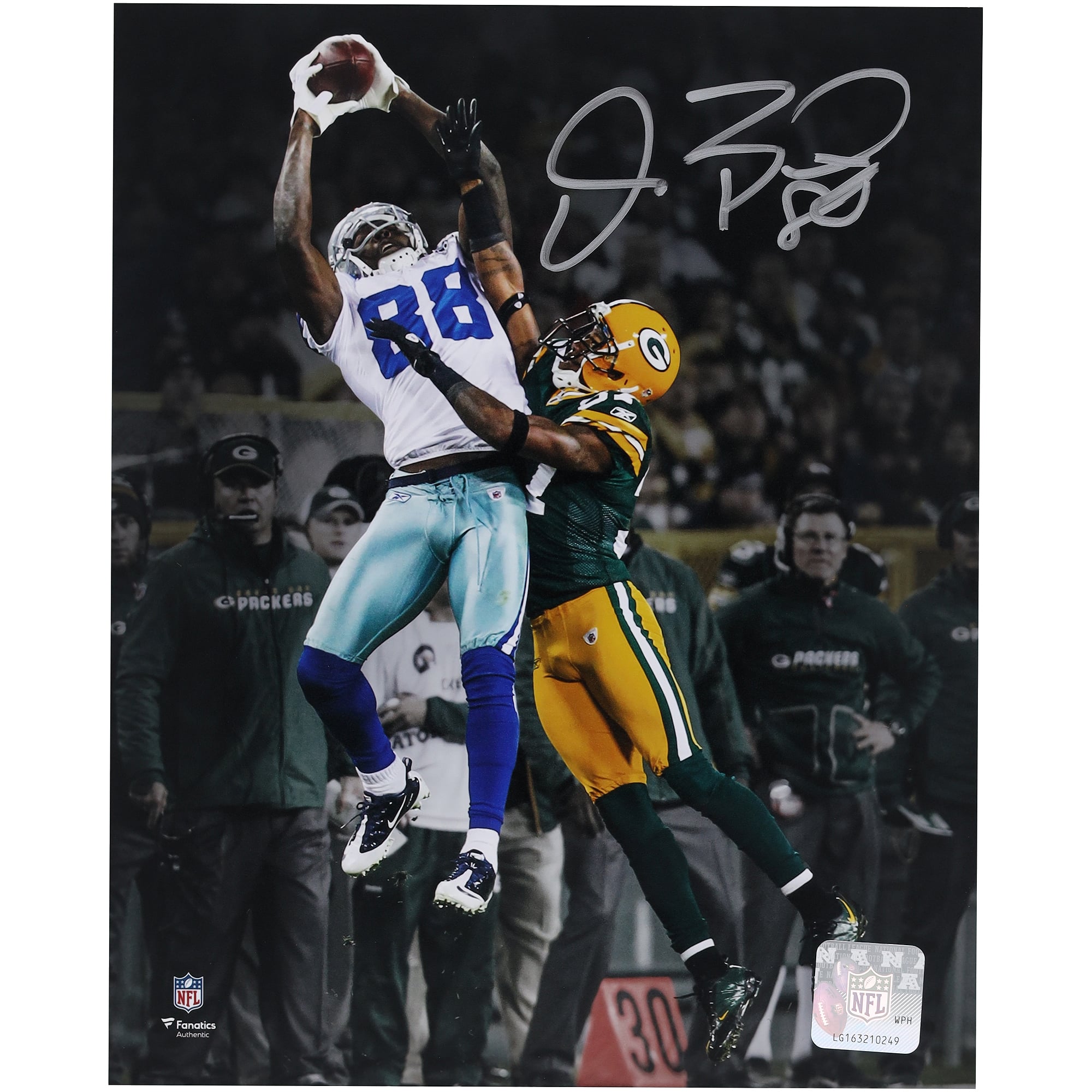 Dez Bryant Dallas Cowboys Autographed 8" x 10" Catch vs. Green Bay Packers Spotlight Photograph