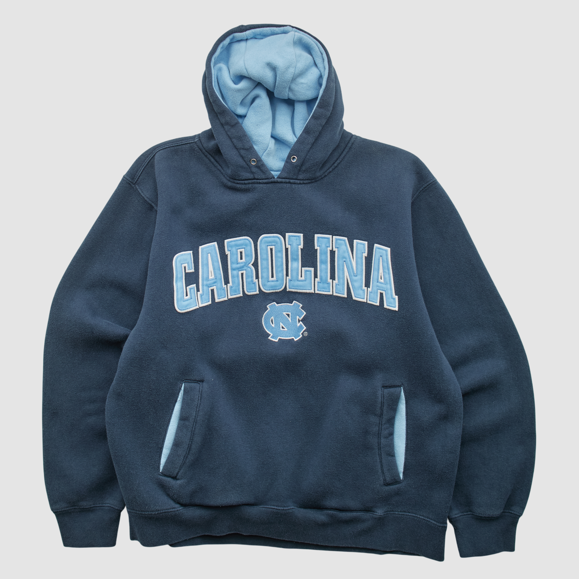 North Carolina Tar Heels Team Edition Apparel 2000s Hooded Pullover Sweatshirt – Navy – S by Fanatics Real Vintage North Carolina Tar Heels Team Edition Apparel 2000s Hooded Pullover Sweatshirt – Navy – S by Fanatics Real Vintage
