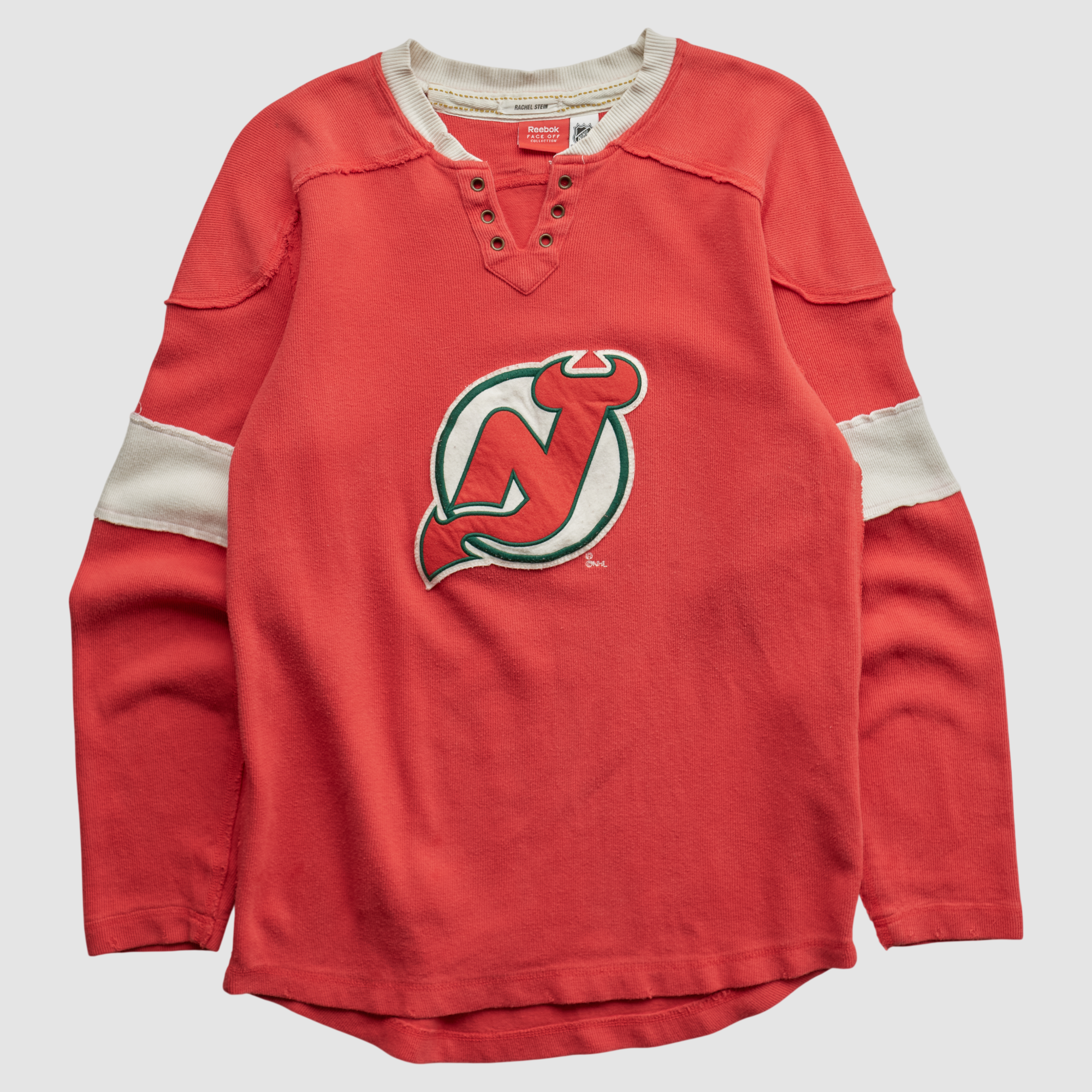 New Jersey Devils Reebok 2000s Long Sleeve T-shirt – Red – M by Fanatics Real Vintage New Jersey Devils Reebok 2000s Long Sleeve T-shirt – Red – M by Fanatics Real Vintage