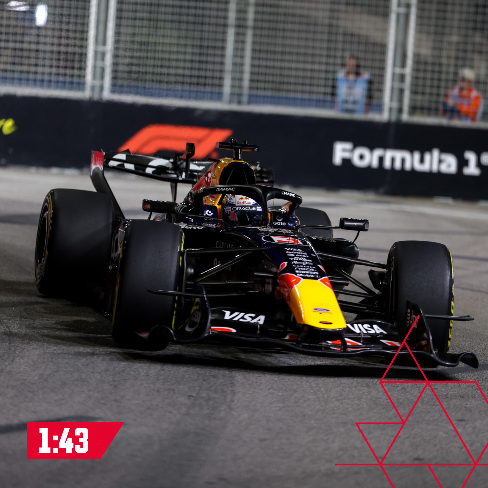 Max Verstappen, Grand Prix de Singapour 2026, RB22 – Modèle réduit au 1/43 avec panneau de stand – Vainqueur